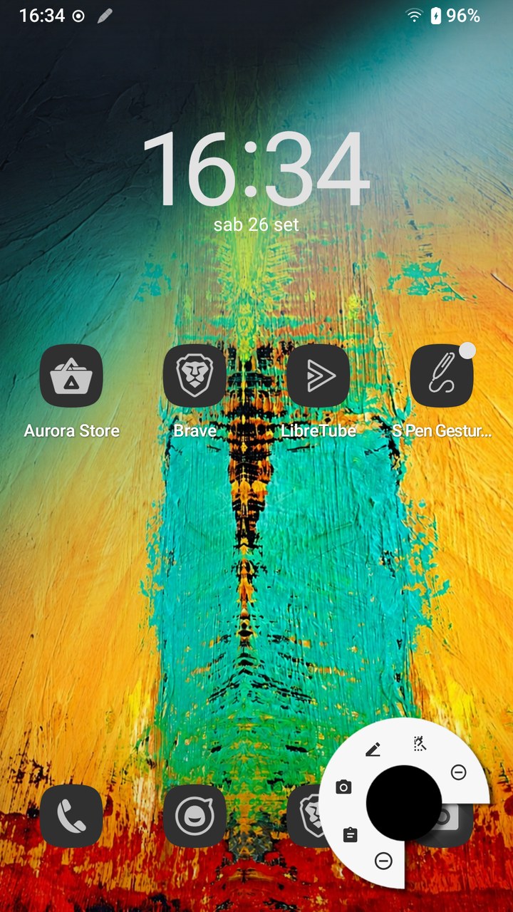 Classic SpenCommand Air Command fan open on the home screen, next to the pen anchor